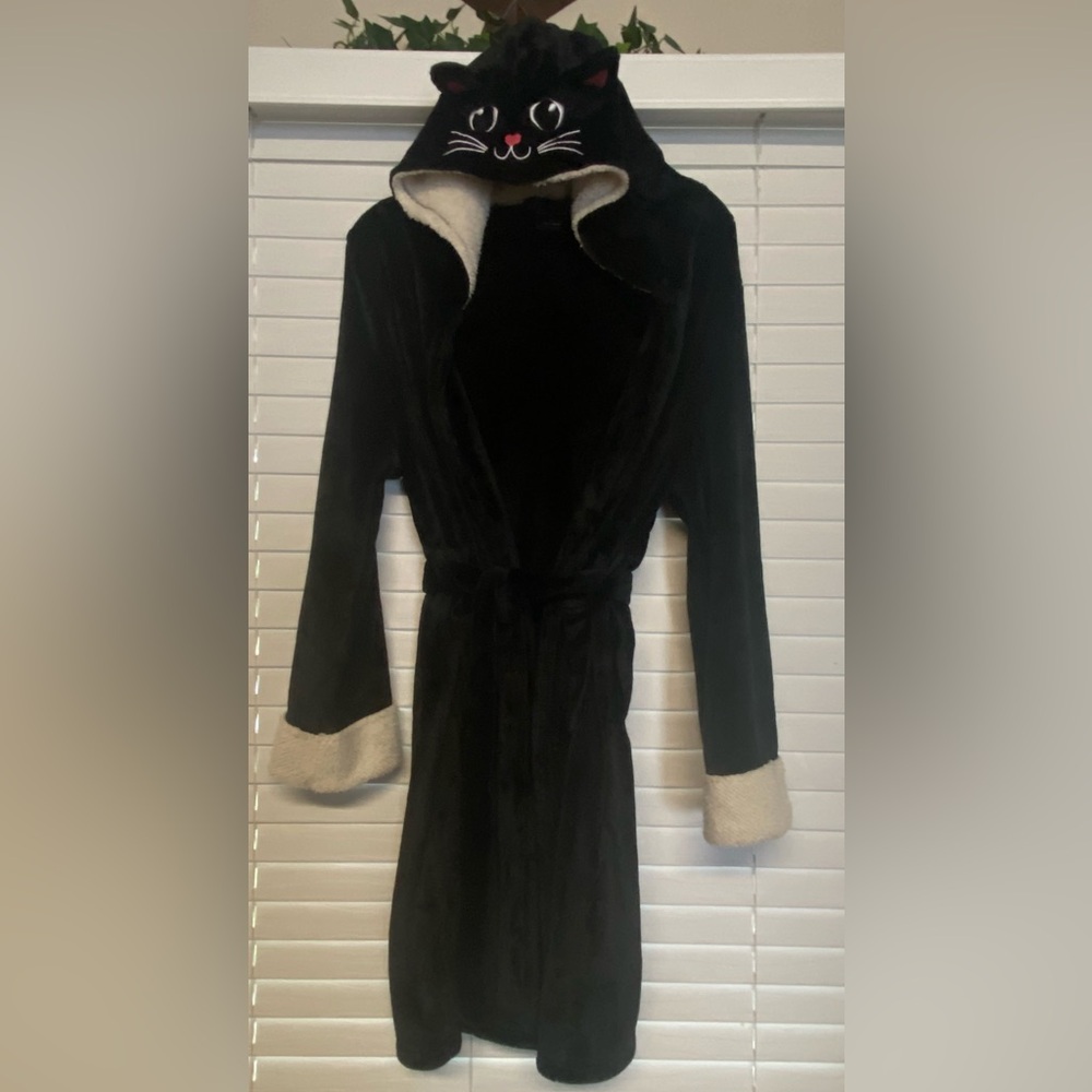 dELiA*s Black Robe with White Sherpa Trim